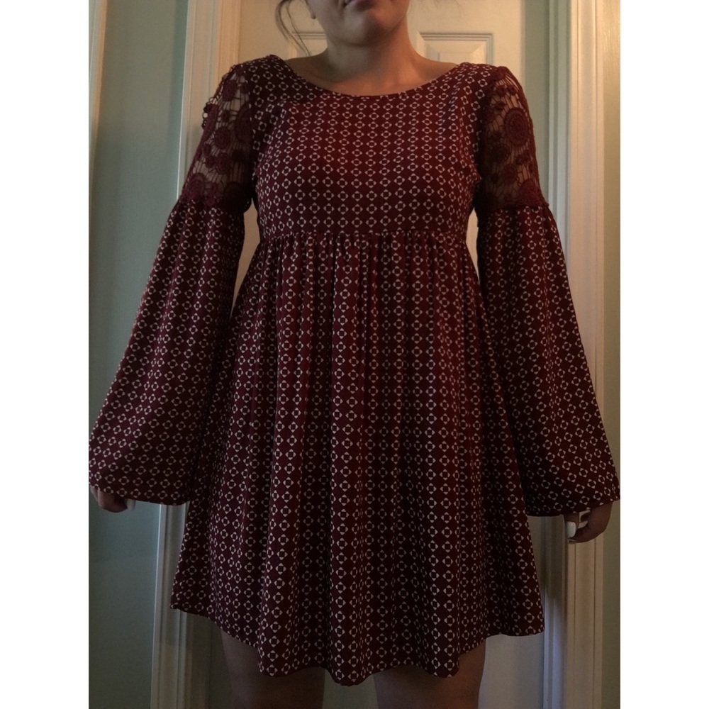Flare sleeved fall mini dress.